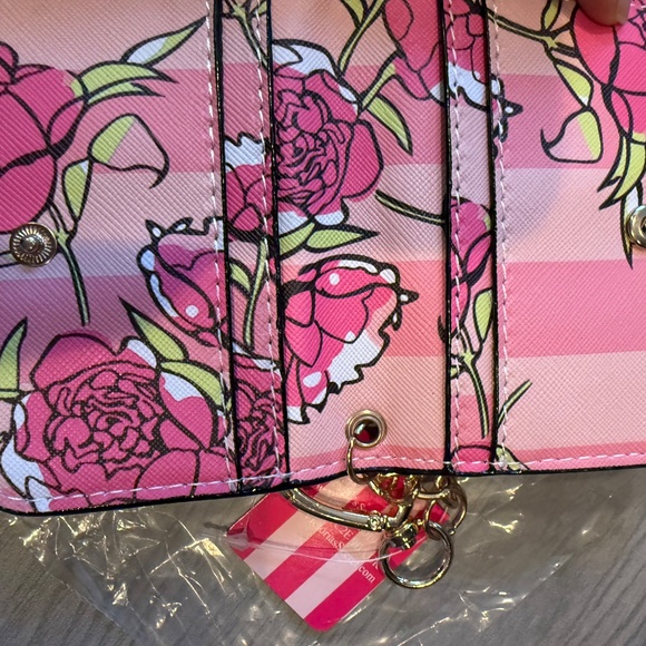 Victoria’s Secret Card Holder/Mini Wallet Key Chain - Picture 4 of 5
